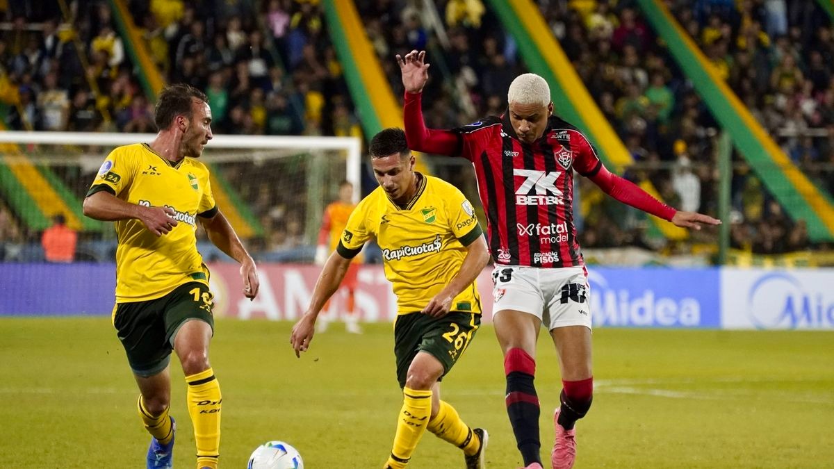 Nhận định soi kèo Vitoria vs Defensa Justicia lúc 05h00 ngày 7/5/2025