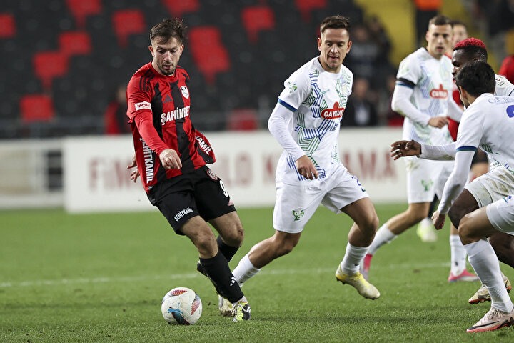 Nhận định soi kèo Caykur Rizespor vs Gaziantep lúc 22h00 ngày 17/12/2025